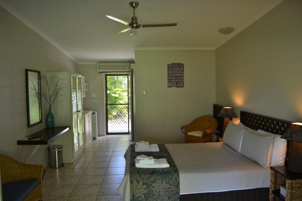 Bramston Beach Motel Room photo