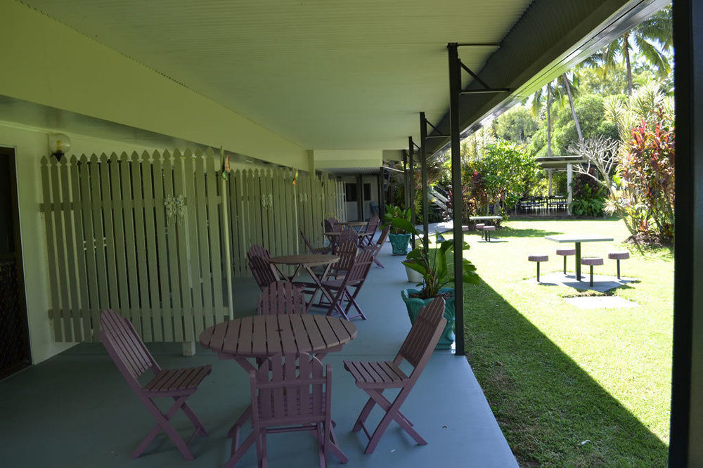 Bramston Beach Motel Exterior photo