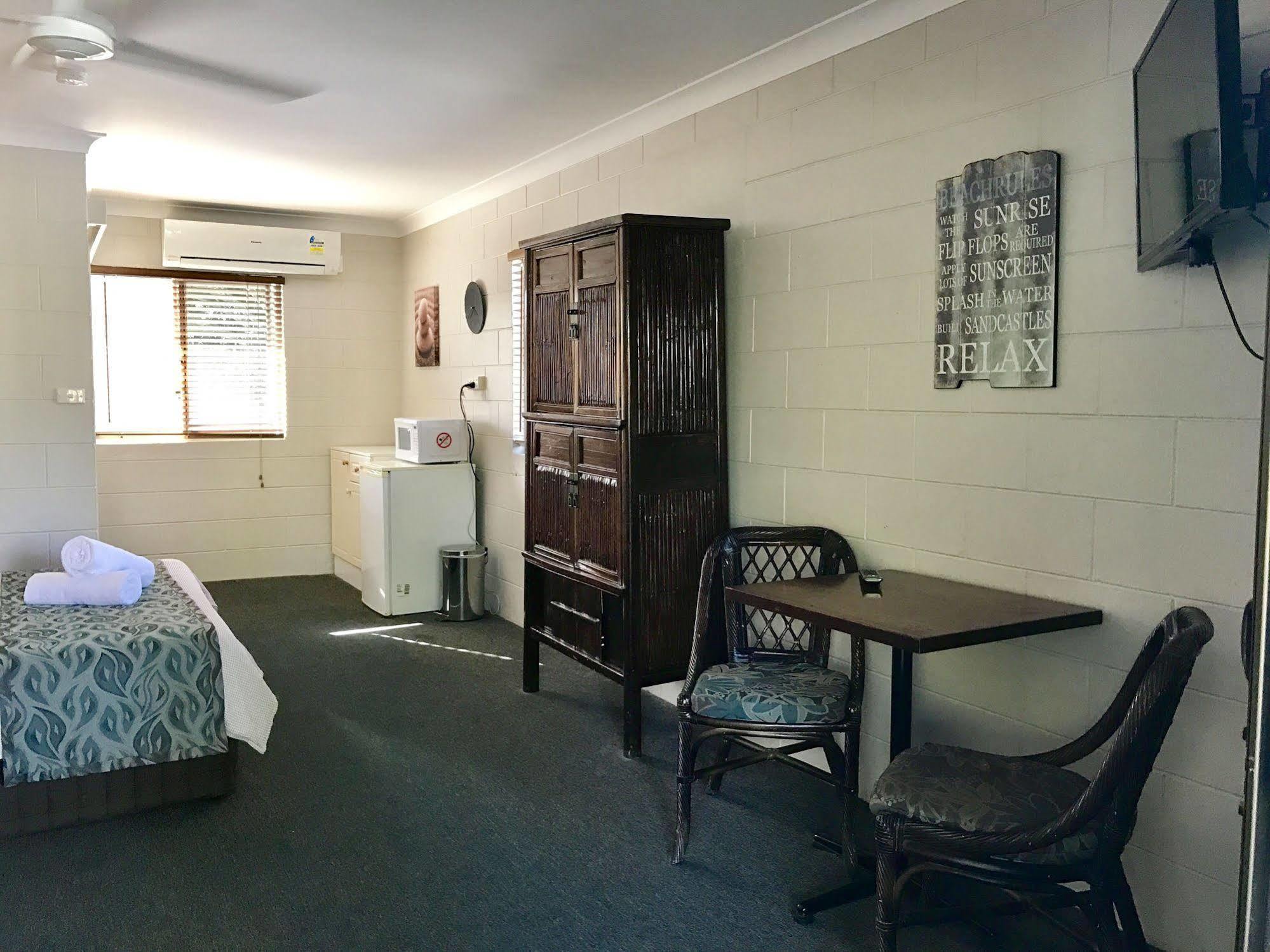Bramston Beach Motel Exterior photo