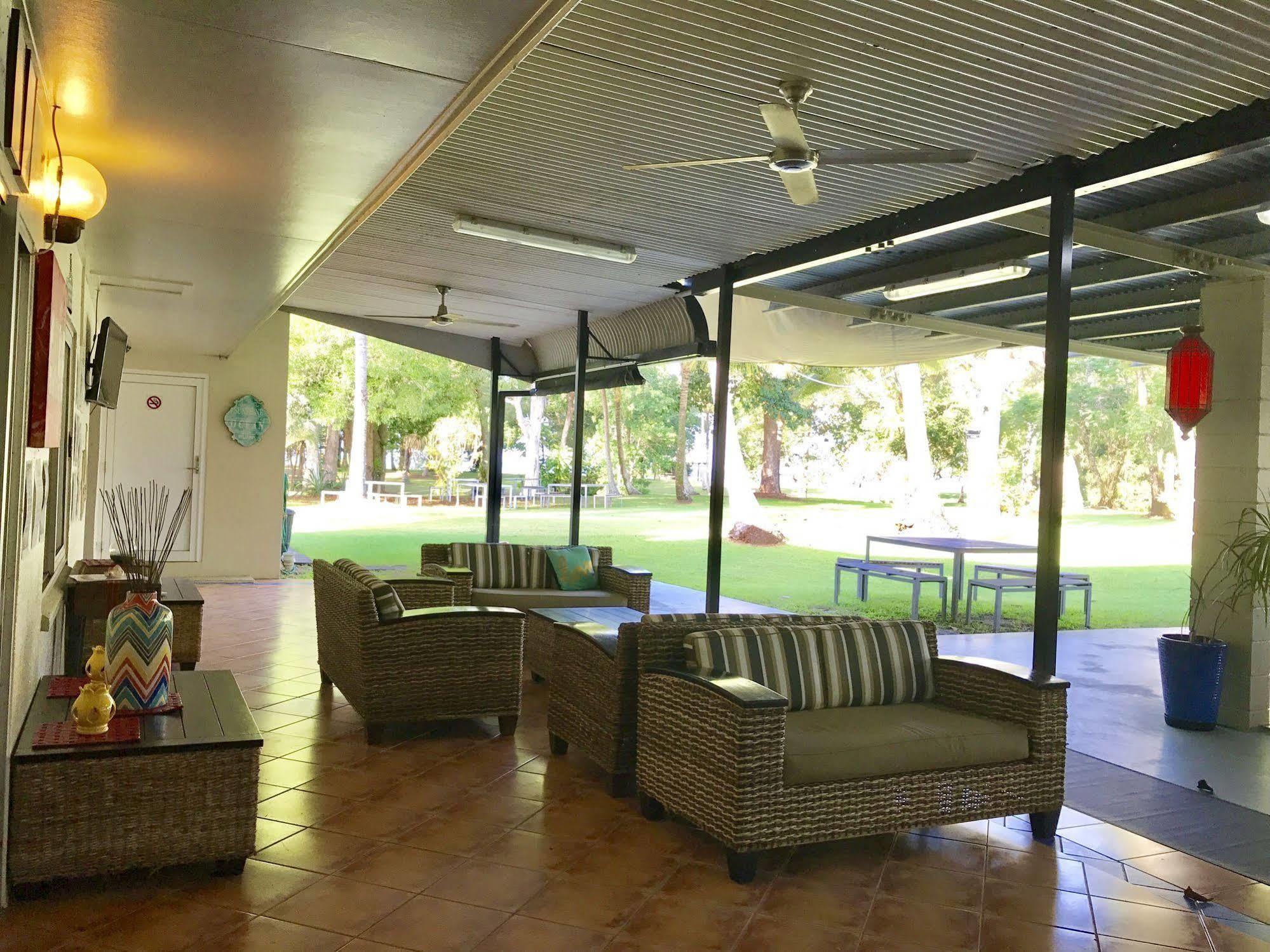 Bramston Beach Motel Exterior photo
