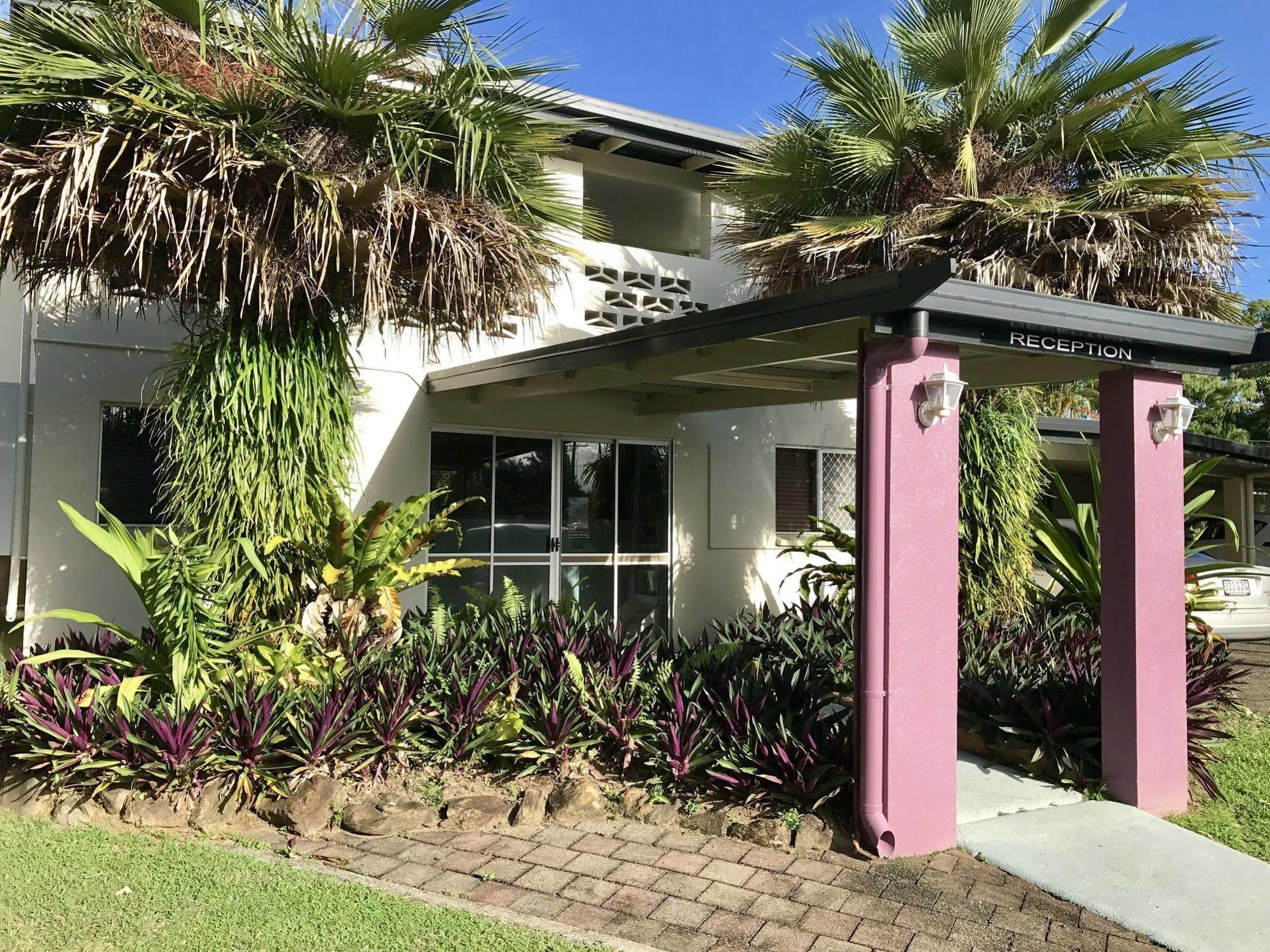 Bramston Beach Motel Exterior photo