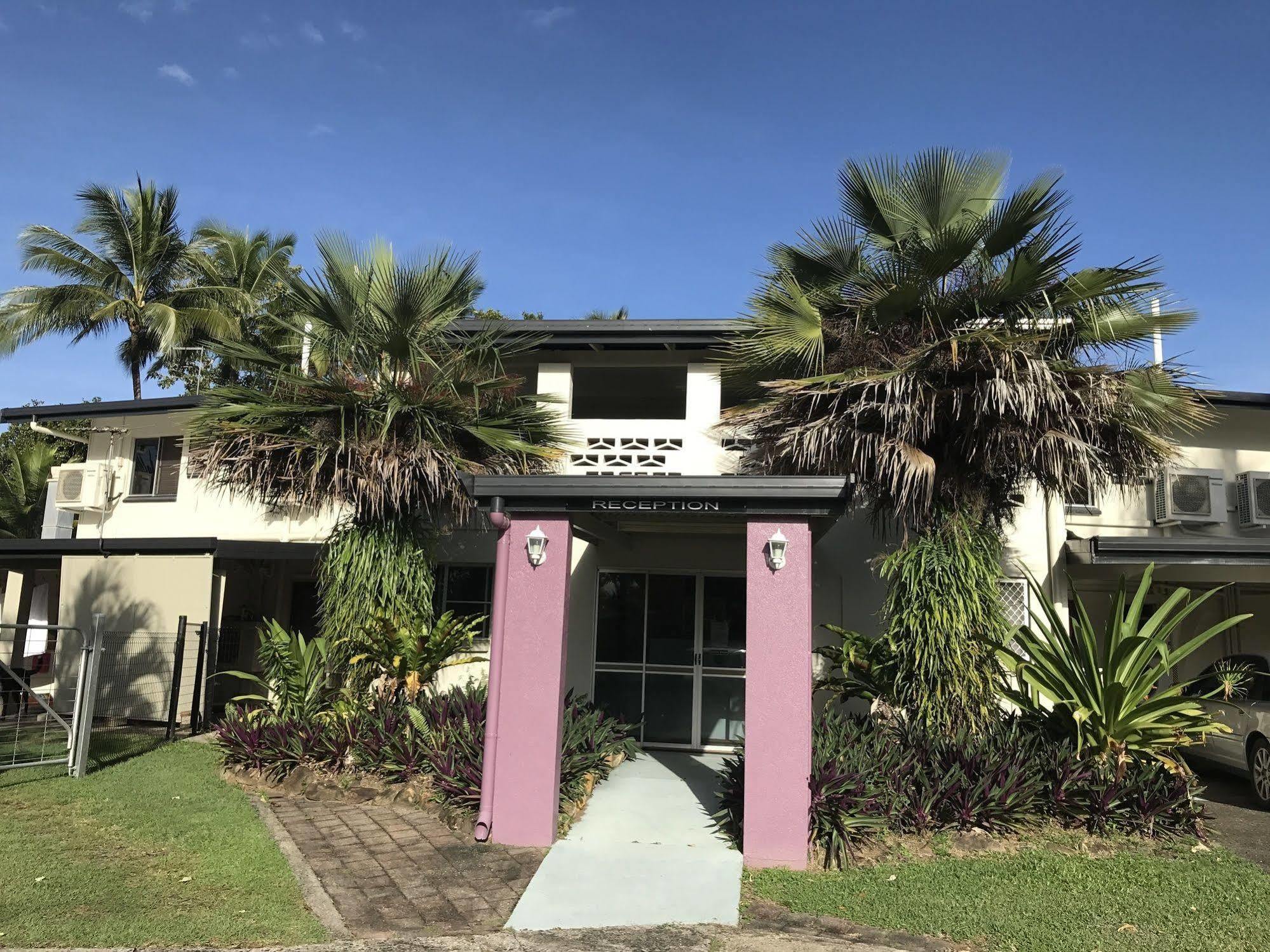 Bramston Beach Motel Exterior photo